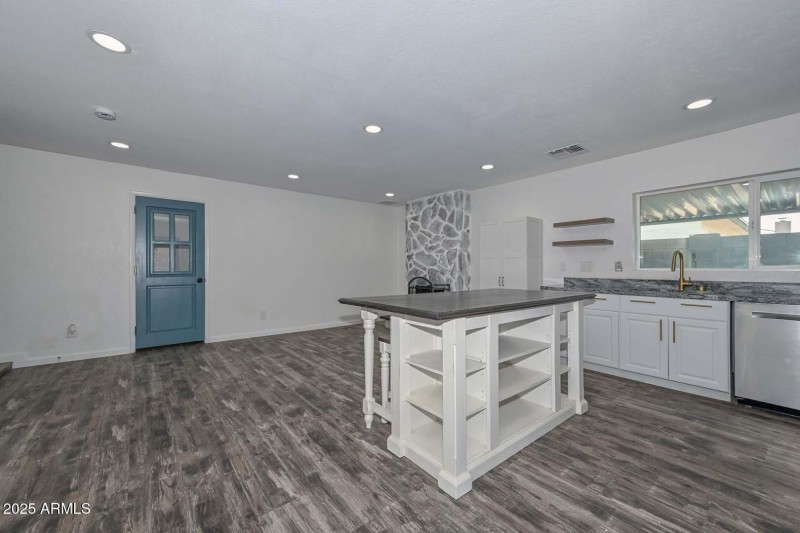 Kitchen-Family Room2