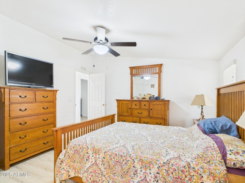 CAM03379G0-PR0133-STILL017