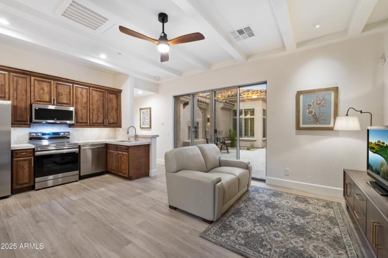 Guest Home Full Kitchen