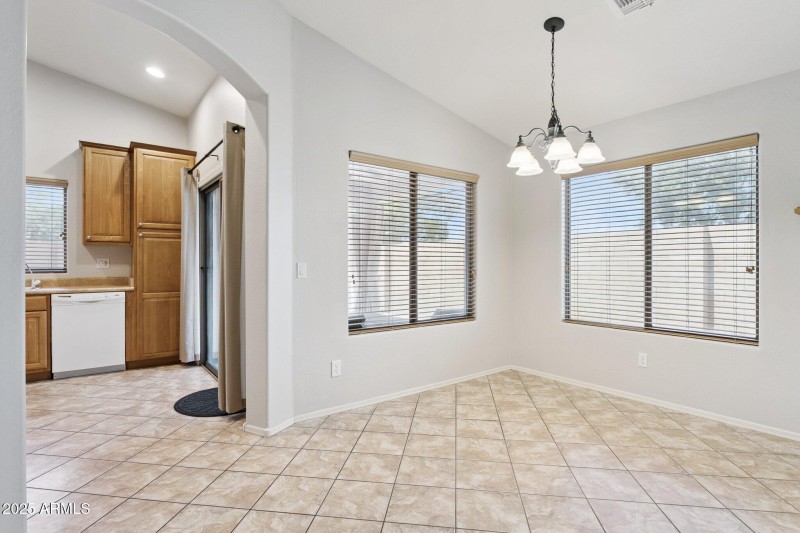 8-web-or-mls-46179-w-starlight-dr