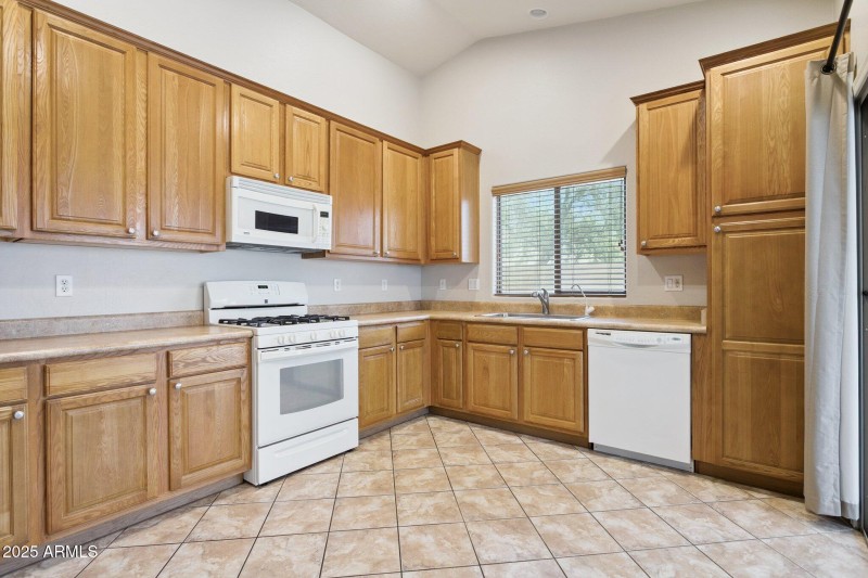 10-web-or-mls-46179-w-starlight-dr