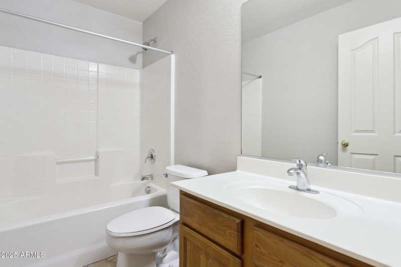 19-web-or-mls-46179-w-starlight-dr
