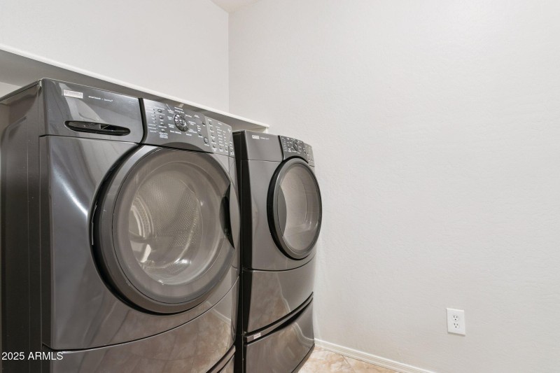 27-web-or-mls-46179-w-starlight-dr