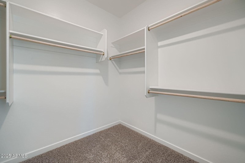 17A - 5523 Primary Closet