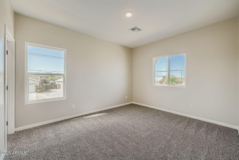 22 - 5523 Guest Room 3