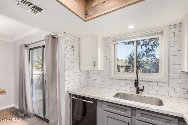 3434 N 11th Street 5