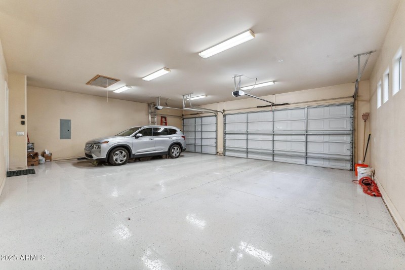 1,000 SF Garage