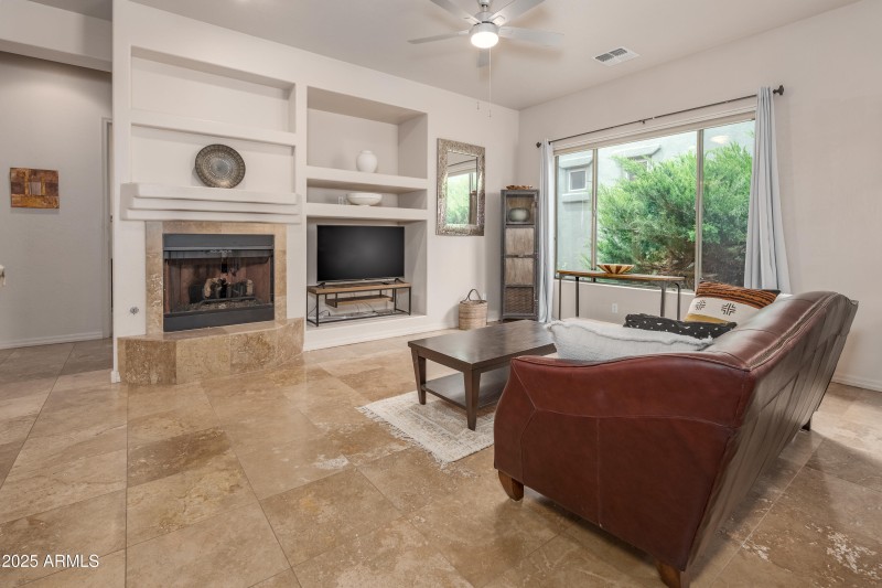 Built-Ins with Gas Fireplace