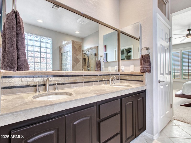 11-Primary-Bath-&-WIC-(5)