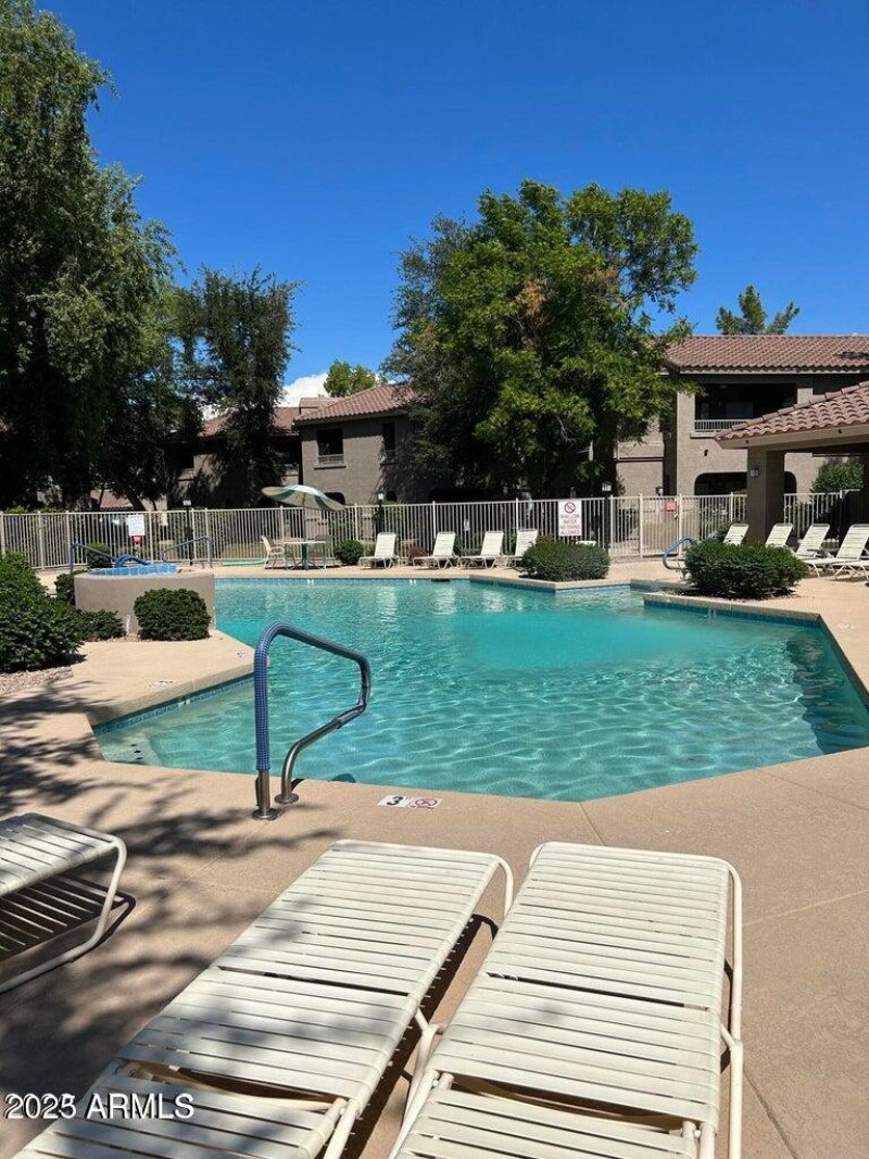 RESORT COMM POOL/SPA