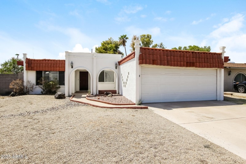 002-photo-front-view-14716229