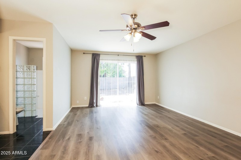 010-photo-main-bedroom-14716312