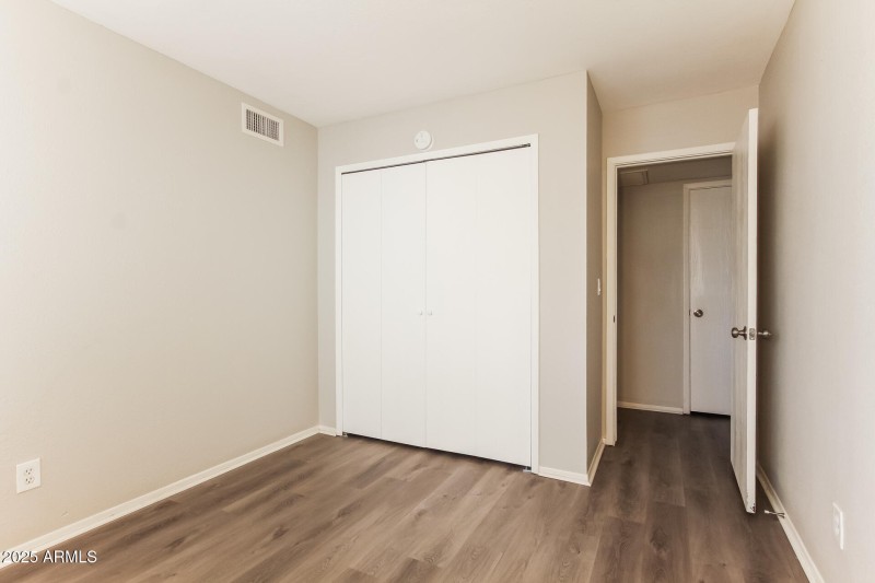 014-photo-bedroom-14716046