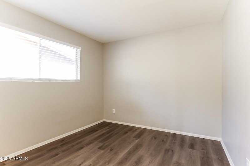 015-photo-bedroom-14716048