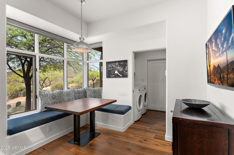 eat in kitchen dining