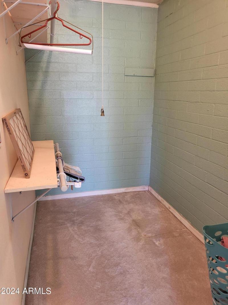 WALK IN CLOSET
