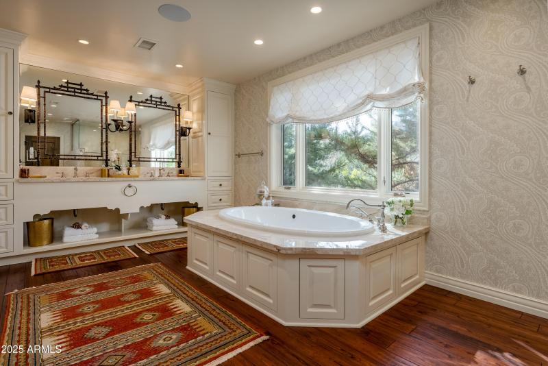 Primary Suite Soaking Tub