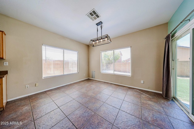 Bright & Roomy Dining