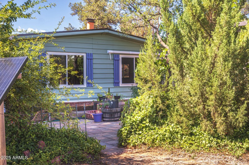 Charming Cottage w Acreage