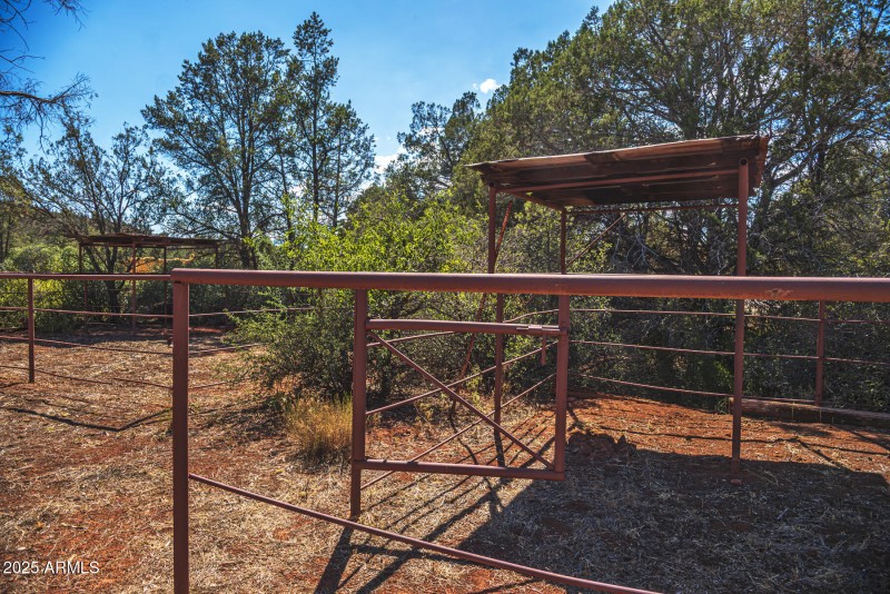 3 Horse Corrals