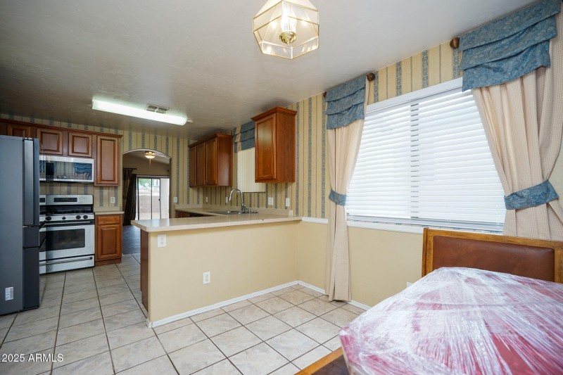 Kitchen & Dining Area