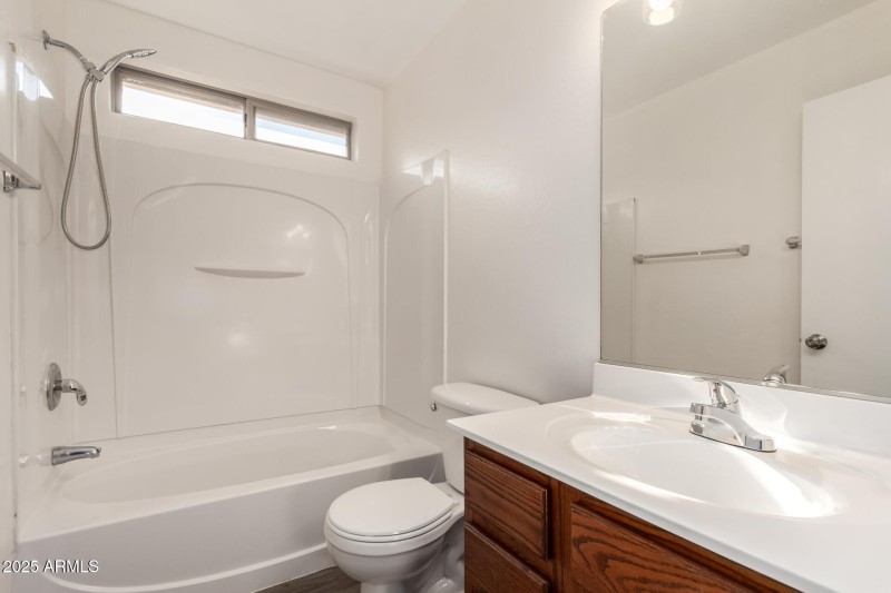 Updated Full Guest Bathroom