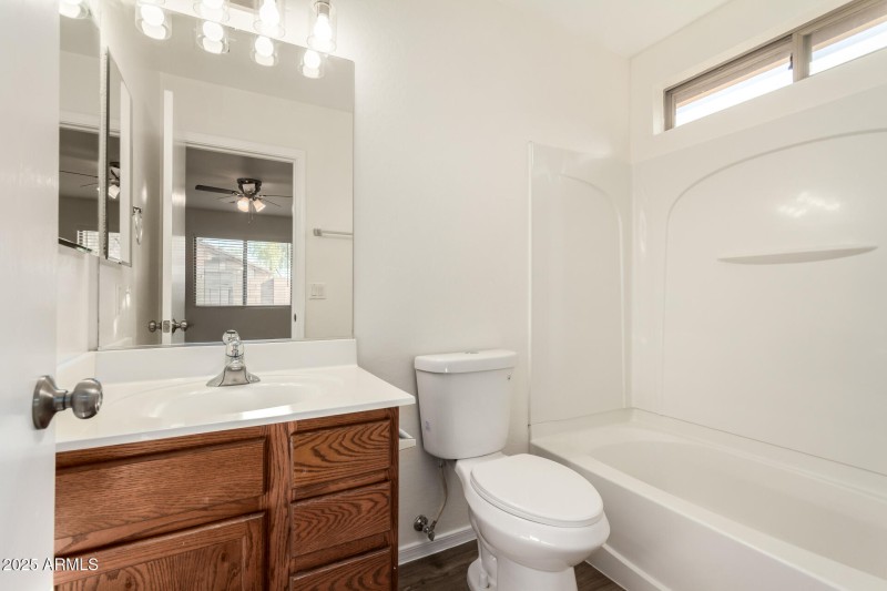 Bright Ensuite Bathroom