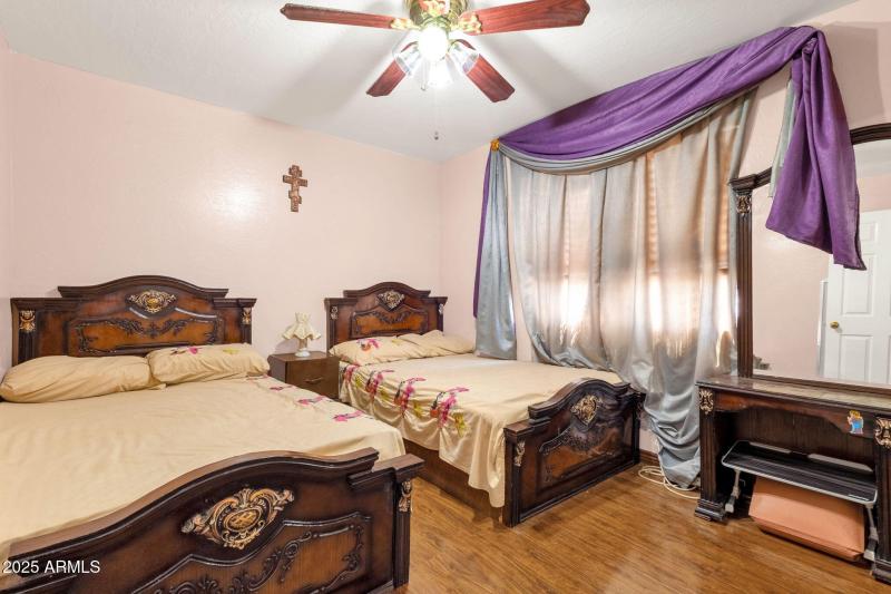 31-web-or-mls-735-e-geronimo-st