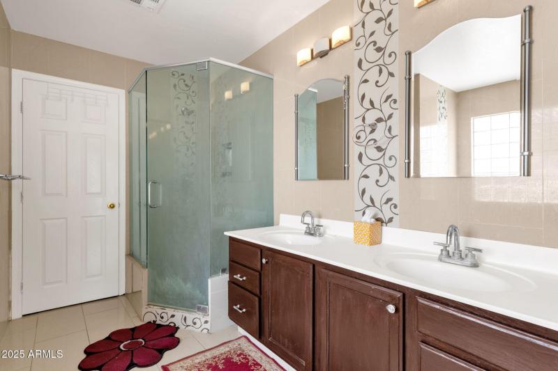 27-web-or-mls-735-e-geronimo-st