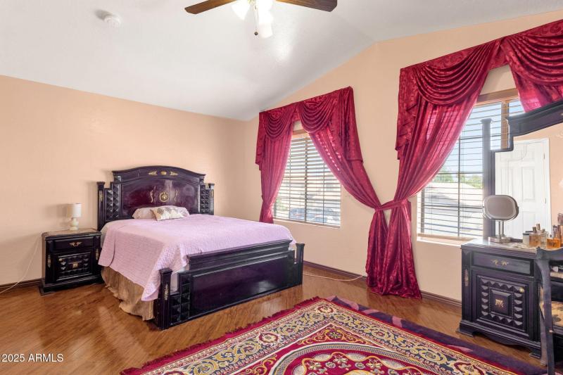 25-web-or-mls-735-e-geronimo-st