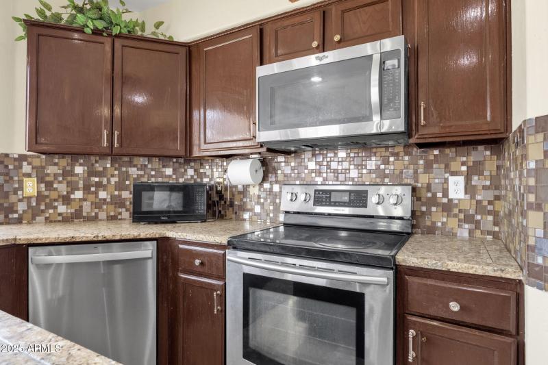 18-web-or-mls-735-e-geronimo-st