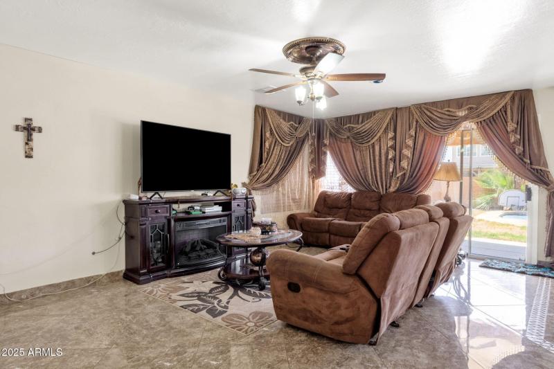 20-web-or-mls-735-e-geronimo-st