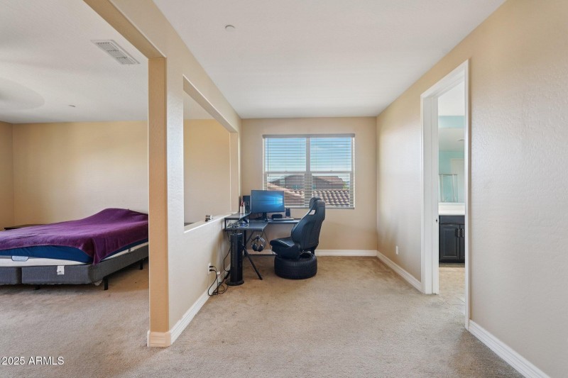 48-web-or-mls-S 105th Dr-S2108-048