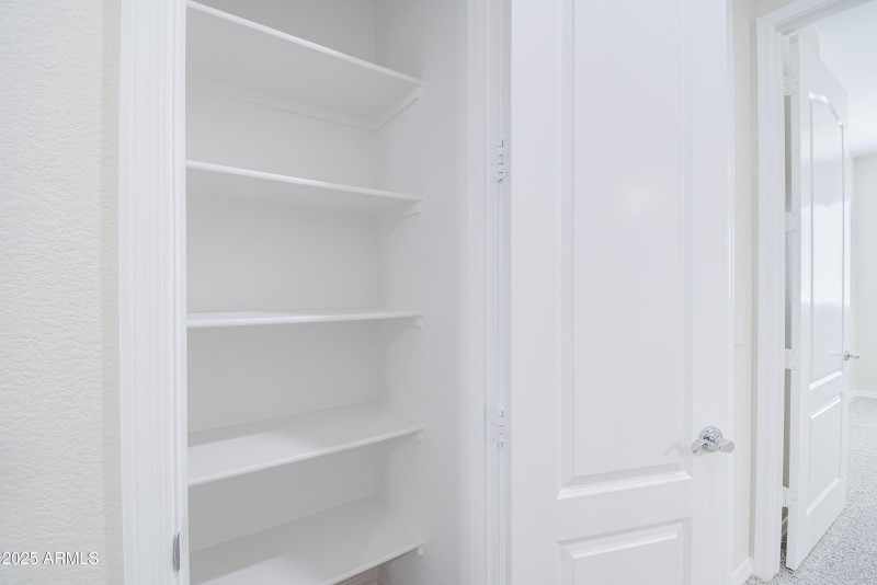 Linen - Lots of Storage!