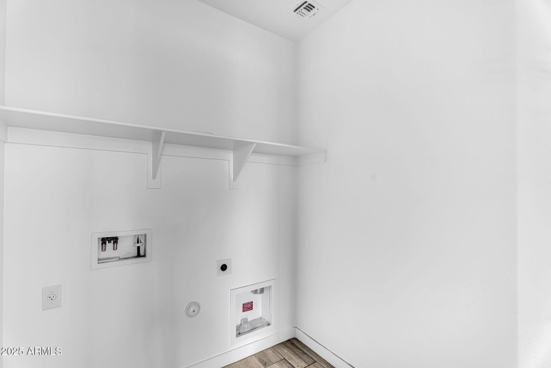 32-web-or-mls-Wiley Way-15