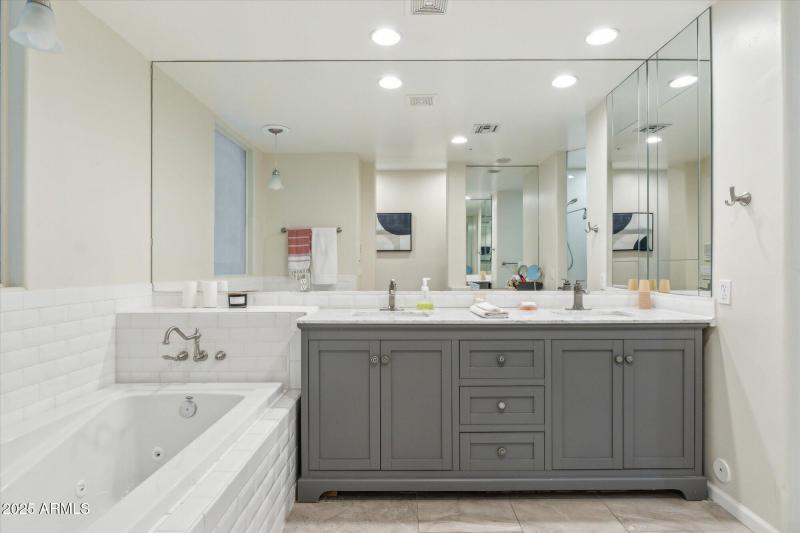 Primary BathMain Level