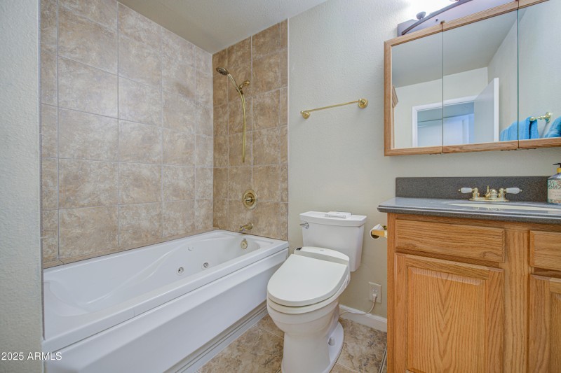 Bathroom 2-pic 2