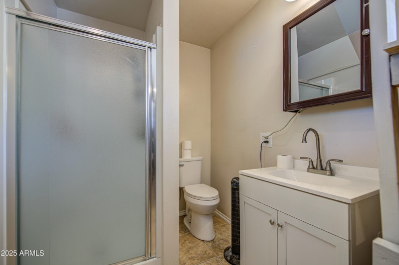 Bathroom 3-pic 2