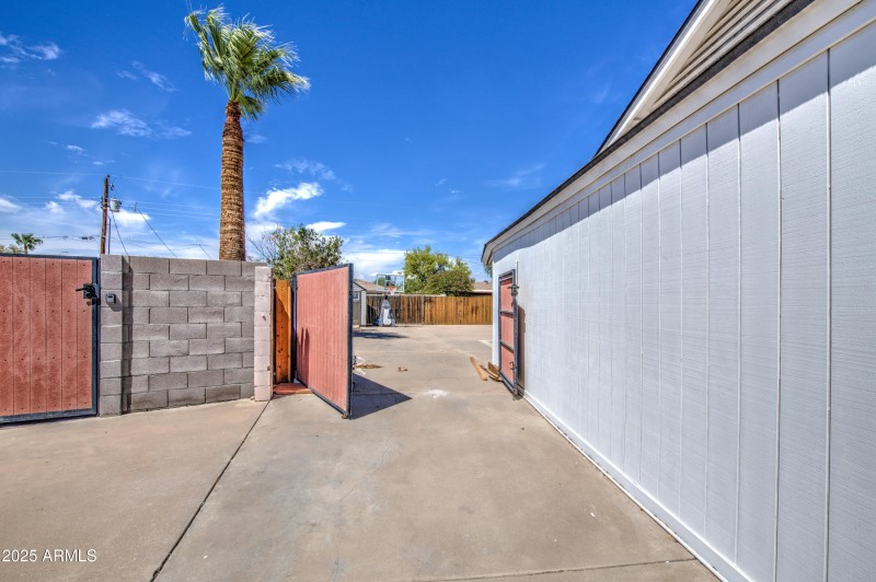 RV Gate 2