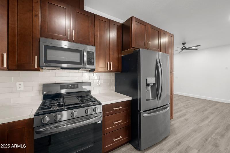 057-17735-E-Mews-Rd-58
