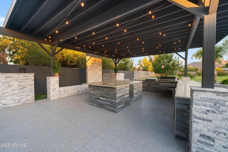 085-Outdoor Kitchen