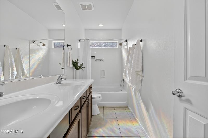 37_043_079_a4m_opnshw