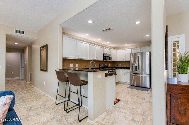 Breakfast Bar/Kitchen