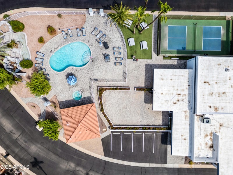 12-2929EMS-ocupix-Comm