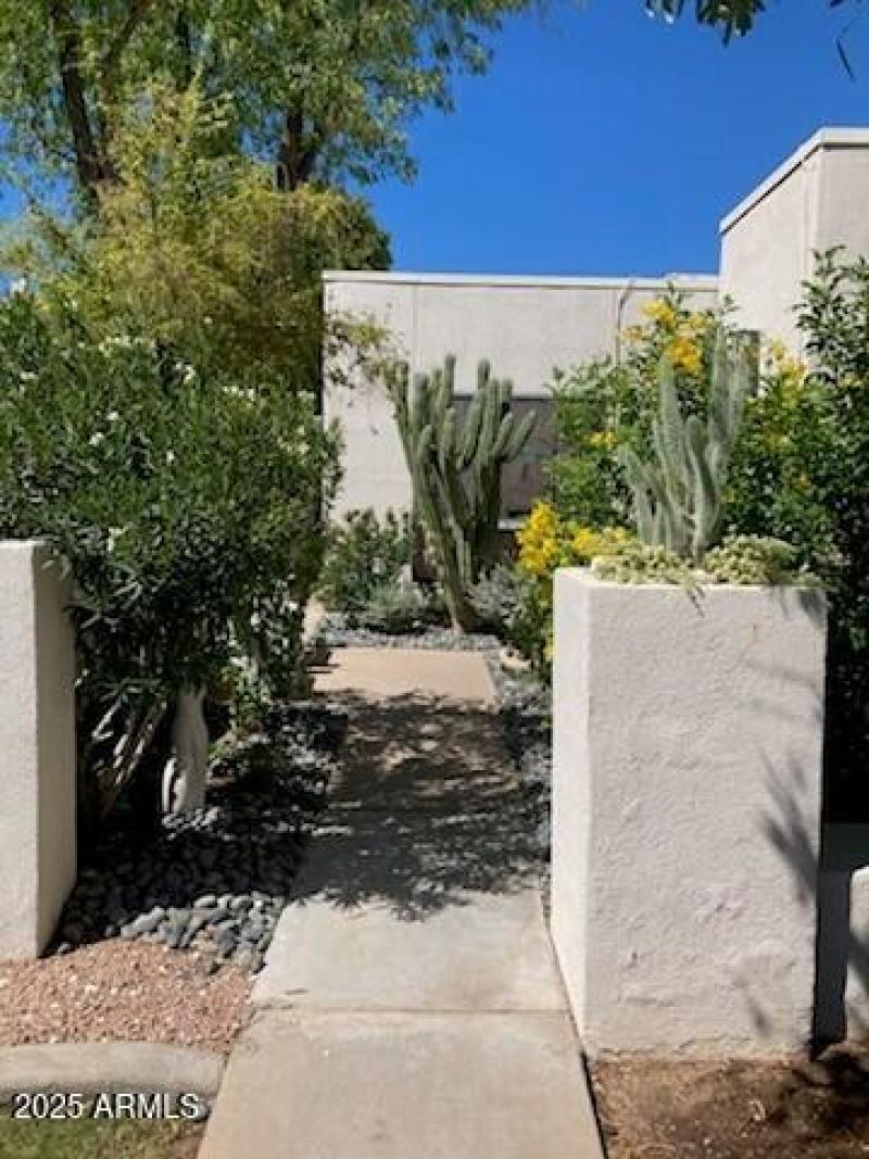 entrance to front door