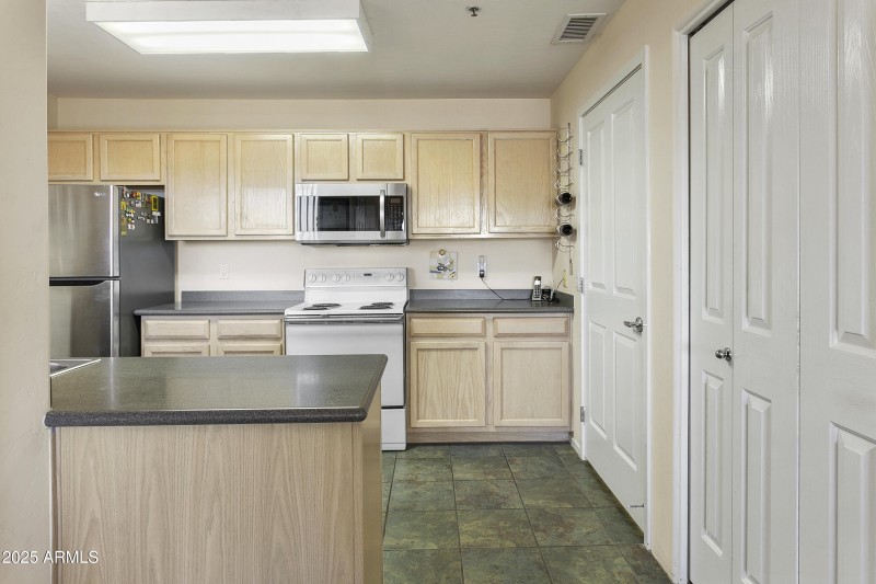 11260N92nd2136-012
