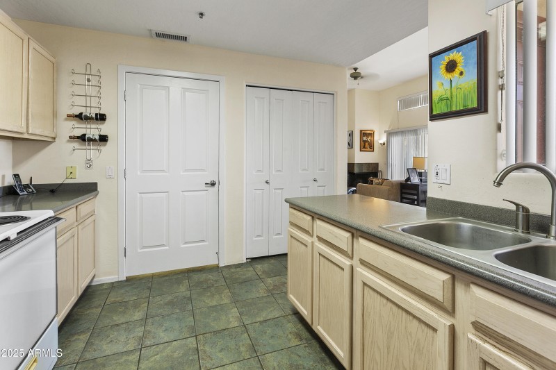 11260N92nd2136-010