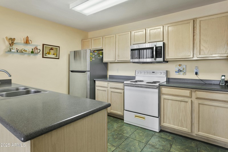11260N92nd2136-008