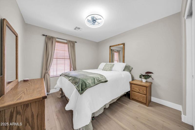 7036 W Lincoln St-21