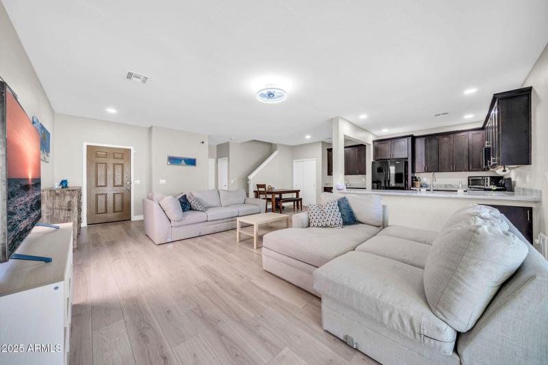 7036 W Lincoln St-10